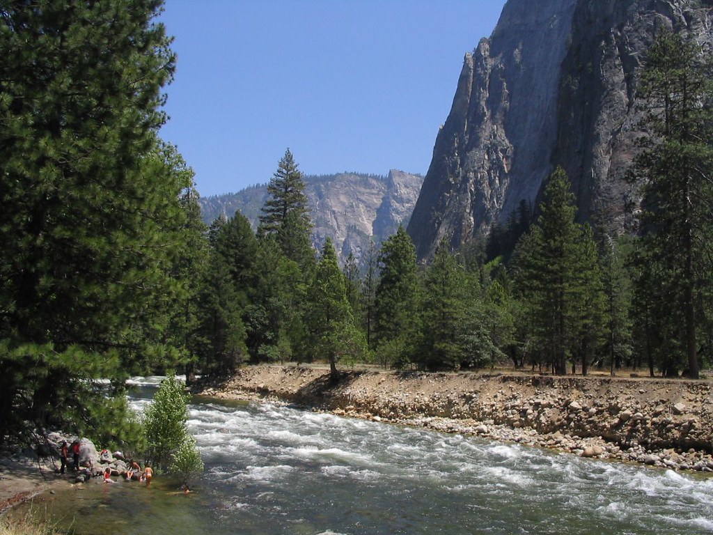 Río Merced en el parque nacional de Yosemite