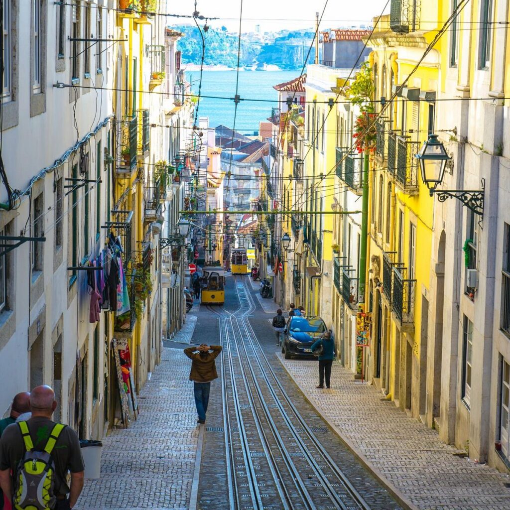 Barrio alto Lugares imperdibles para visitar en Lisboa